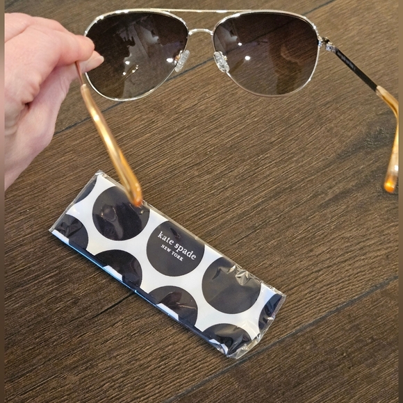 ♠️ Kate Spade Gold Aviator Sunglasses with Case - Picture 3 of 14